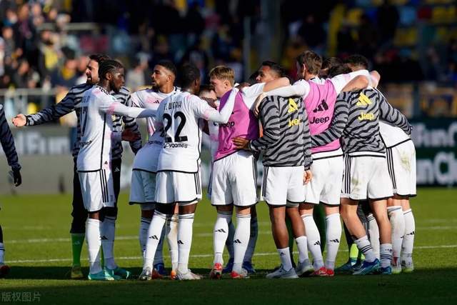 视频录播-湖人vs太阳第3节 希尔篮下1v3强取2+1